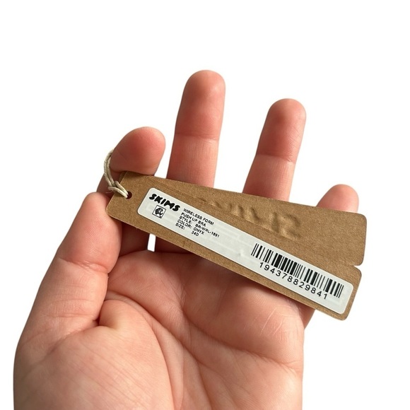 Skims Kim Kardashian Wireless Form Push Up Plunge Bra in Onyx Black Size 34D - Picture 7 of 7